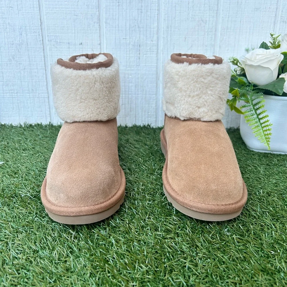 UGG Walker, Toddler, Little Kid & Big Kid $115 Color: Chestnut size 1 NEW